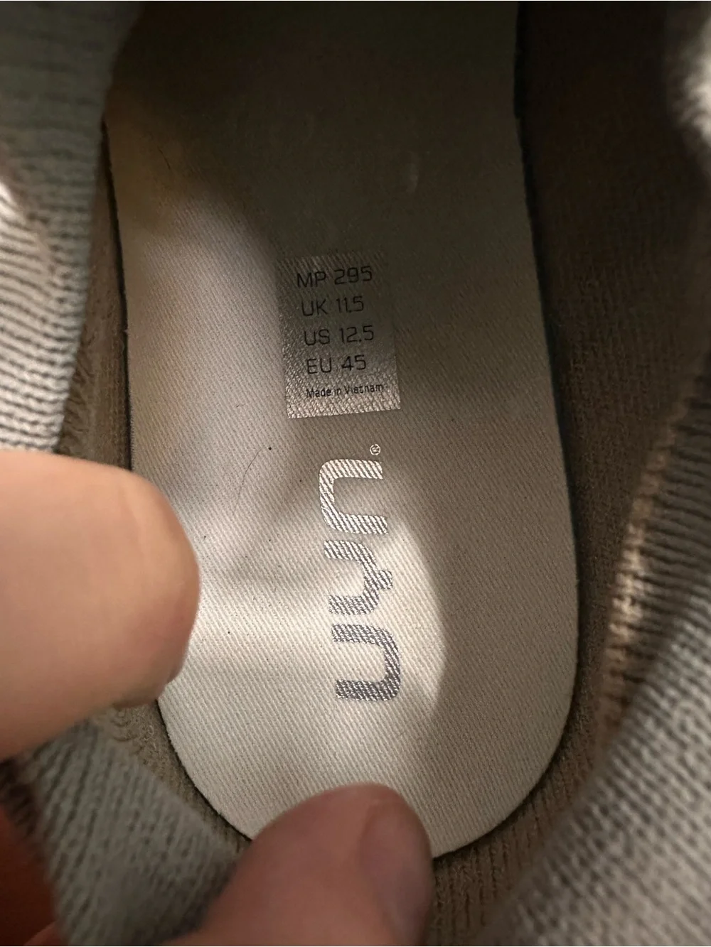 UYN Men's Light Gray Knit Slip-On Sneakers